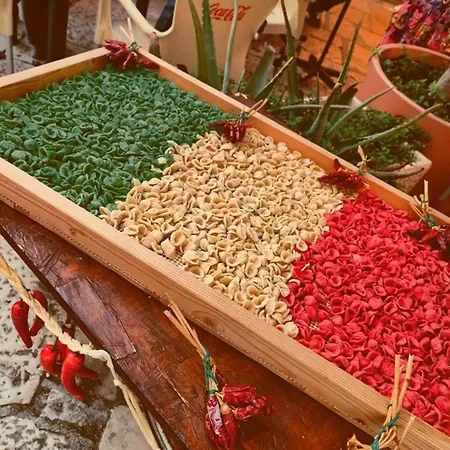 Cantovi Bari